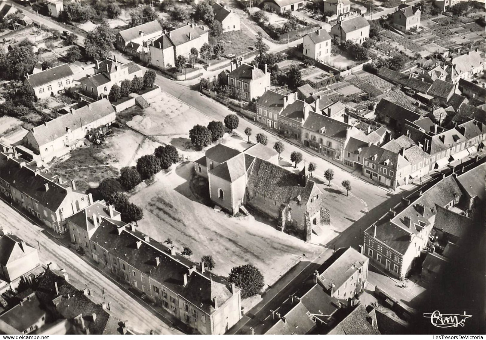 FRANCE - Vailly Sur Sauldre (cher) - Vue Générale De La Place De L'église - Vue Aérienne - Carte Postale Ancienne - Bourges