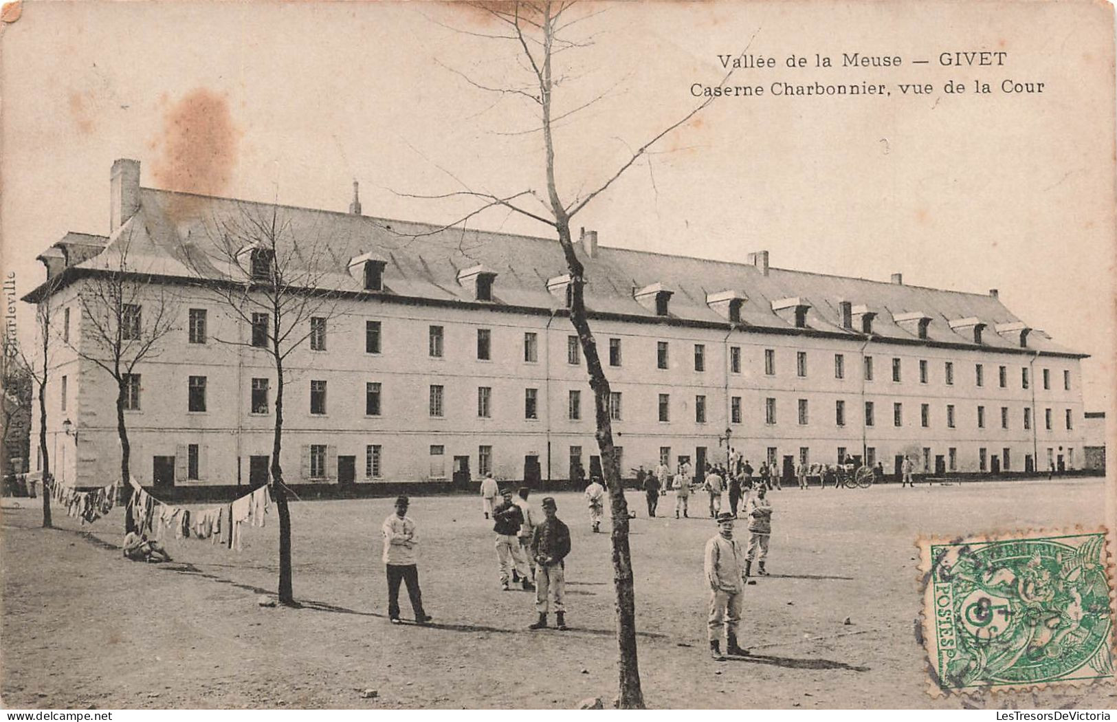 FRANCE - Vallée De La Meuse - Givet - Caserne Charbonnier, Vue De La Cour - Carte Postale Ancienne - Givet