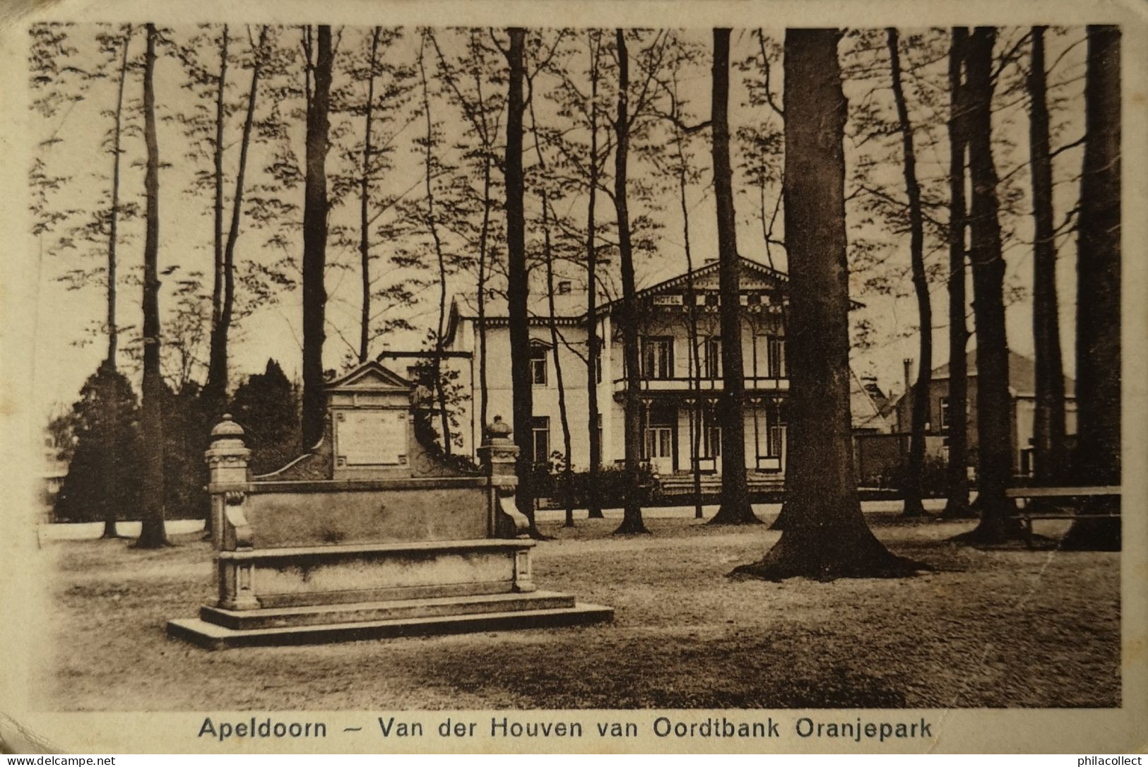 Apeldoorn // Van Der Houven Van Oordtbank - Oranjepark 192? Lichte Hoekvouw - Apeldoorn