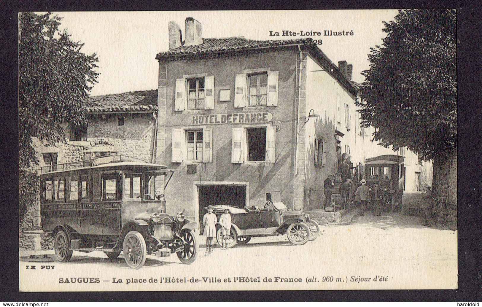 CPA 43 - SAUGUES - LA PLACE DE L'HOTEL DE VILLE ET L'HOTEL DE FRANCE - Saugues