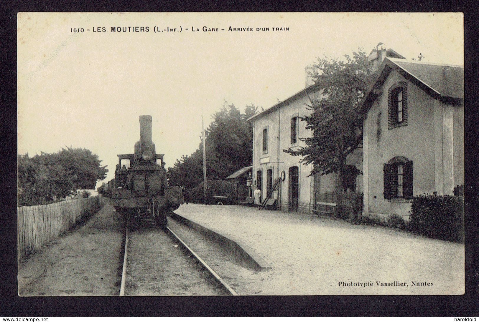 CPA 44 - LES MOUTIERS - LA GARE - ARRIVEE D'UN TRAIN - Les Moutiers-en-Retz