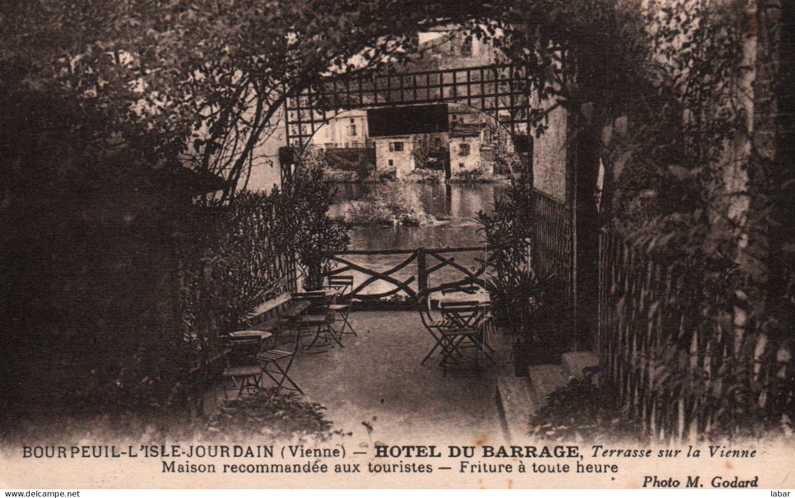 CPA L ISLE JOURDAIN 86 HOTEL DU BARRAGE BOURPEUIL Photo M GODARD - L'Isle Jourdain