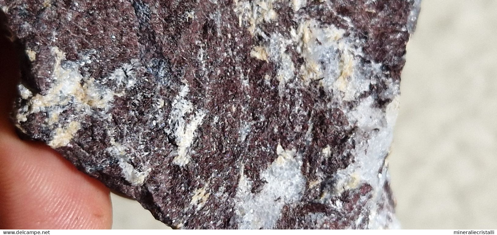 Piemontite tremolite 42,73 gr San Marcel valle d'Aosta Italia