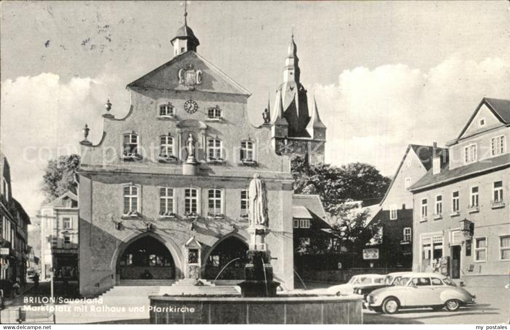 72453796 Brilon Marktplatz Rathaus Brunnen Pfarrkirche Brilon - Brilon