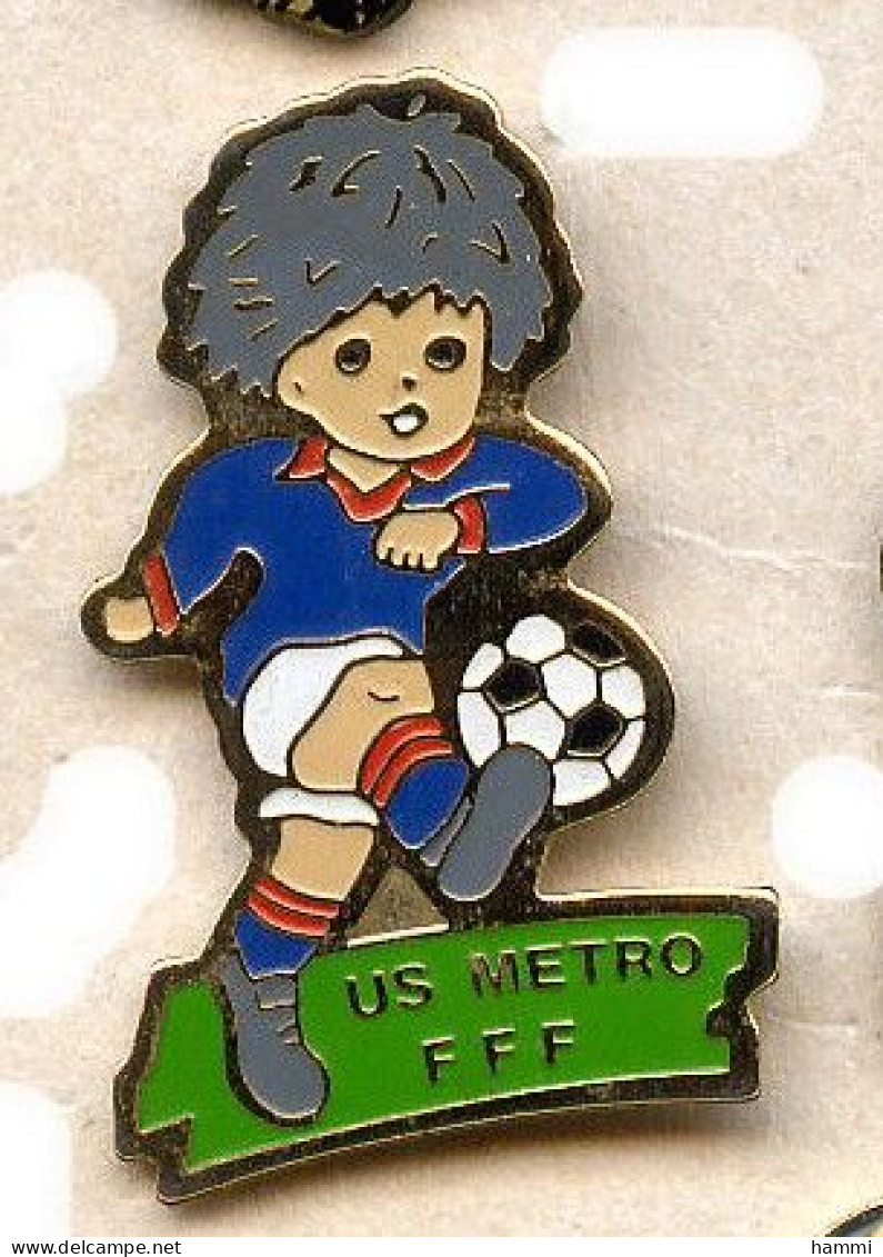 A241 Pin's FOOT FOOTBALL CLUB DE METRO US FFF RATP Achat Immédiat - Football