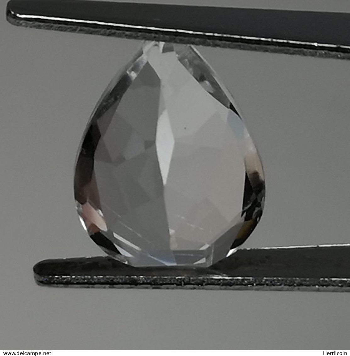 Cristal de Roche naturel du Brésil - VS - Poire 2.58 Carats - 11.9 x 8.2 x 5.3 mm