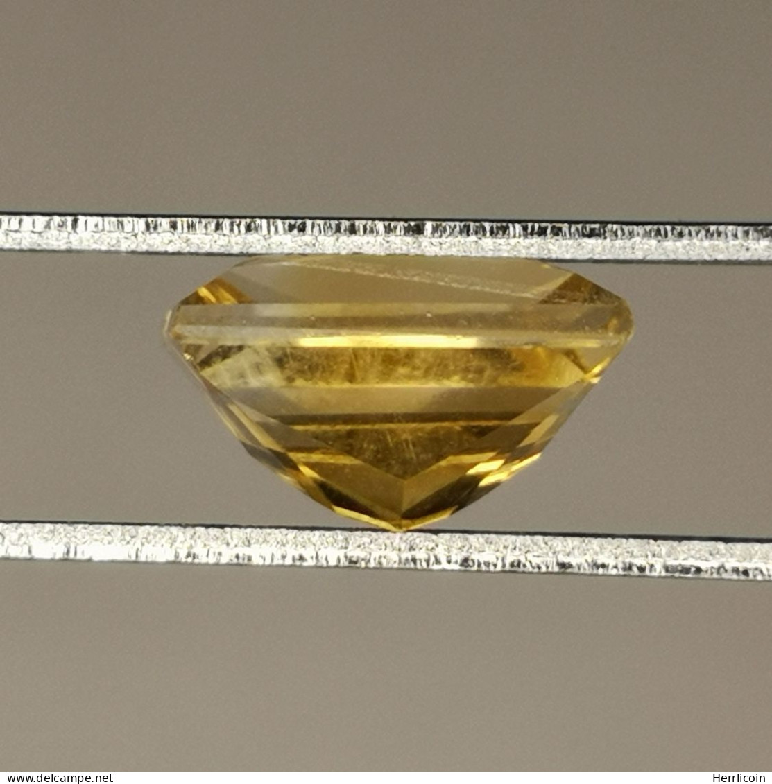 Citrine Chauffée du Brésil - VS - Rectangle 2.05 Carats - 8.6 x 6.6 x 5.2 mm