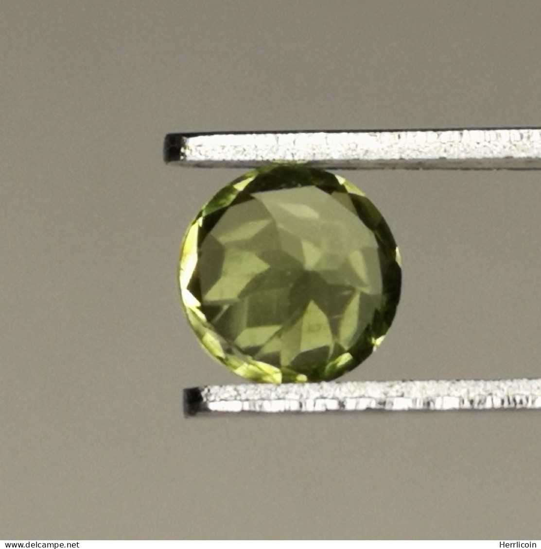 Péridot Naturel D'Afrique - VS -  Rond 0.62 Carat - 5.2 X 3.2 Mm - Other & Unclassified