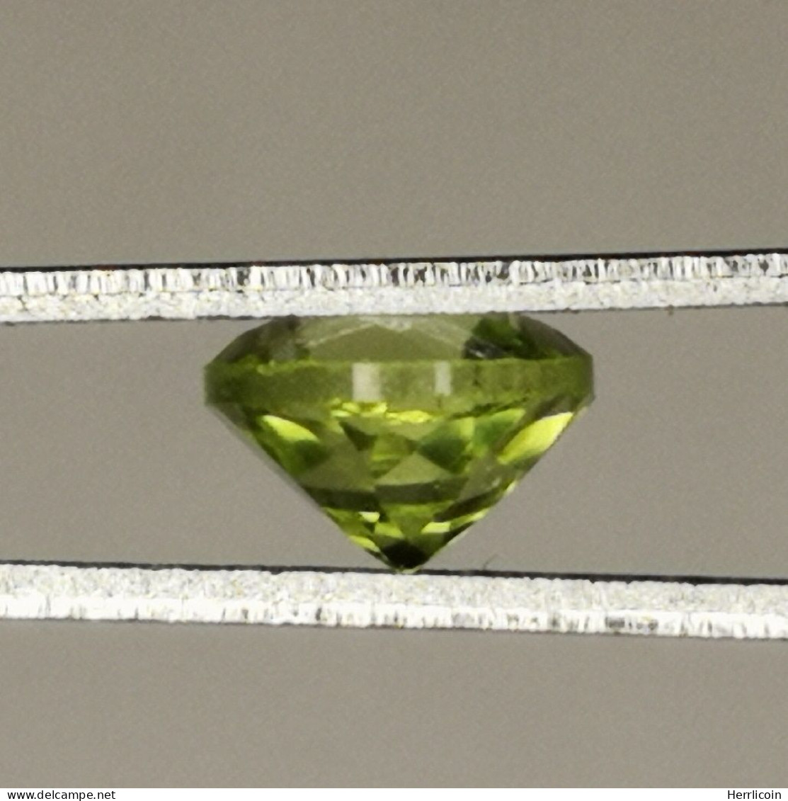 Péridot Naturel D'Afrique - VS -  Rond 0.62 Carat - 5.2 X 3.2 Mm - Autres & Non Classés