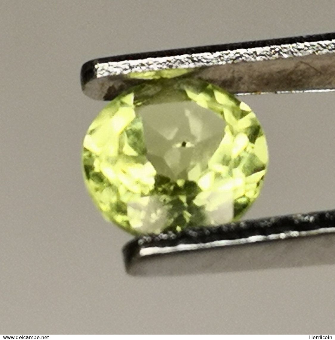 Péridot Naturel D'Afrique - Rond 0.55 Carat - 5.2 X 3.1 Mm - Autres & Non Classés