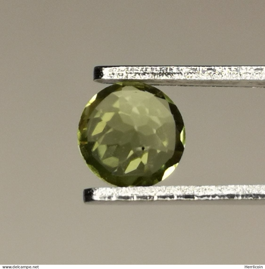 Péridot Naturel D'Afrique - Rond 0.55 Carat - 5.2 X 3.1 Mm - Autres & Non Classés