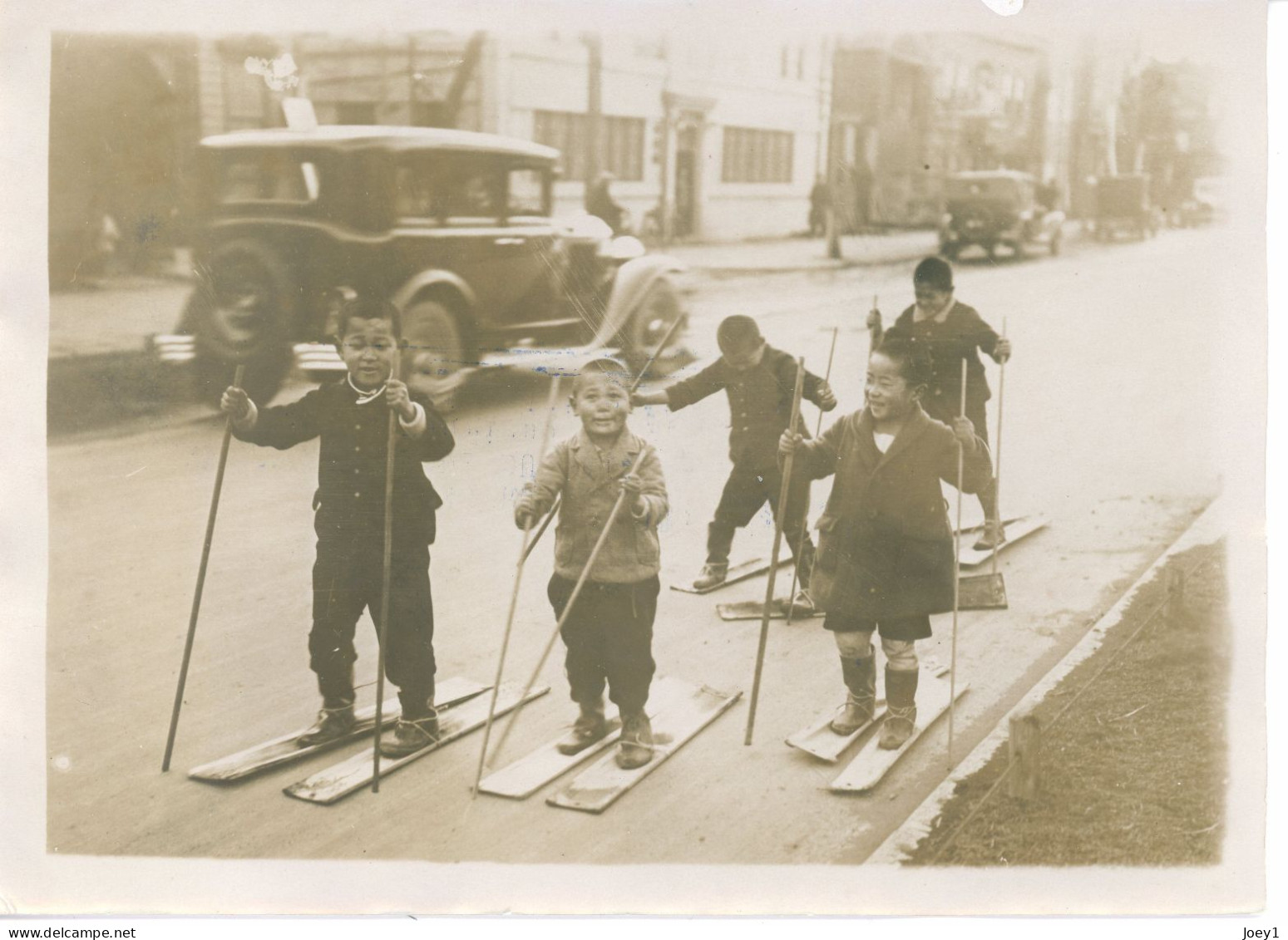 Japon,Photo Meurisse Années 1930, Enfants Qui Font Du Ski Dans Les Rues De Tokyo , Format 13/18 - Anonymous Persons