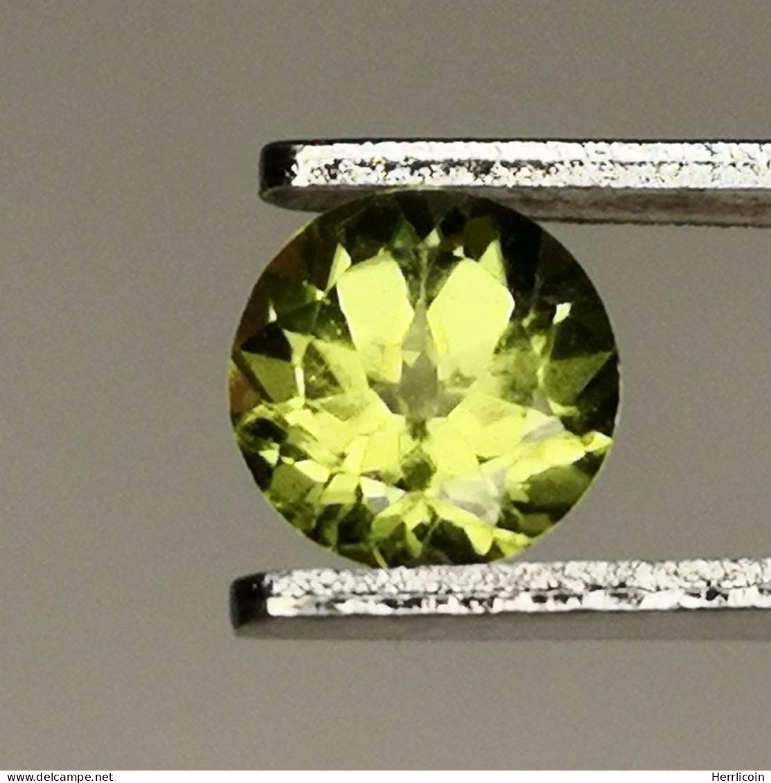 Péridot Naturel D'Afrique - VS -  Rond 0.61 Carat - 5.2 X 3.6 Mm - Otros & Sin Clasificación