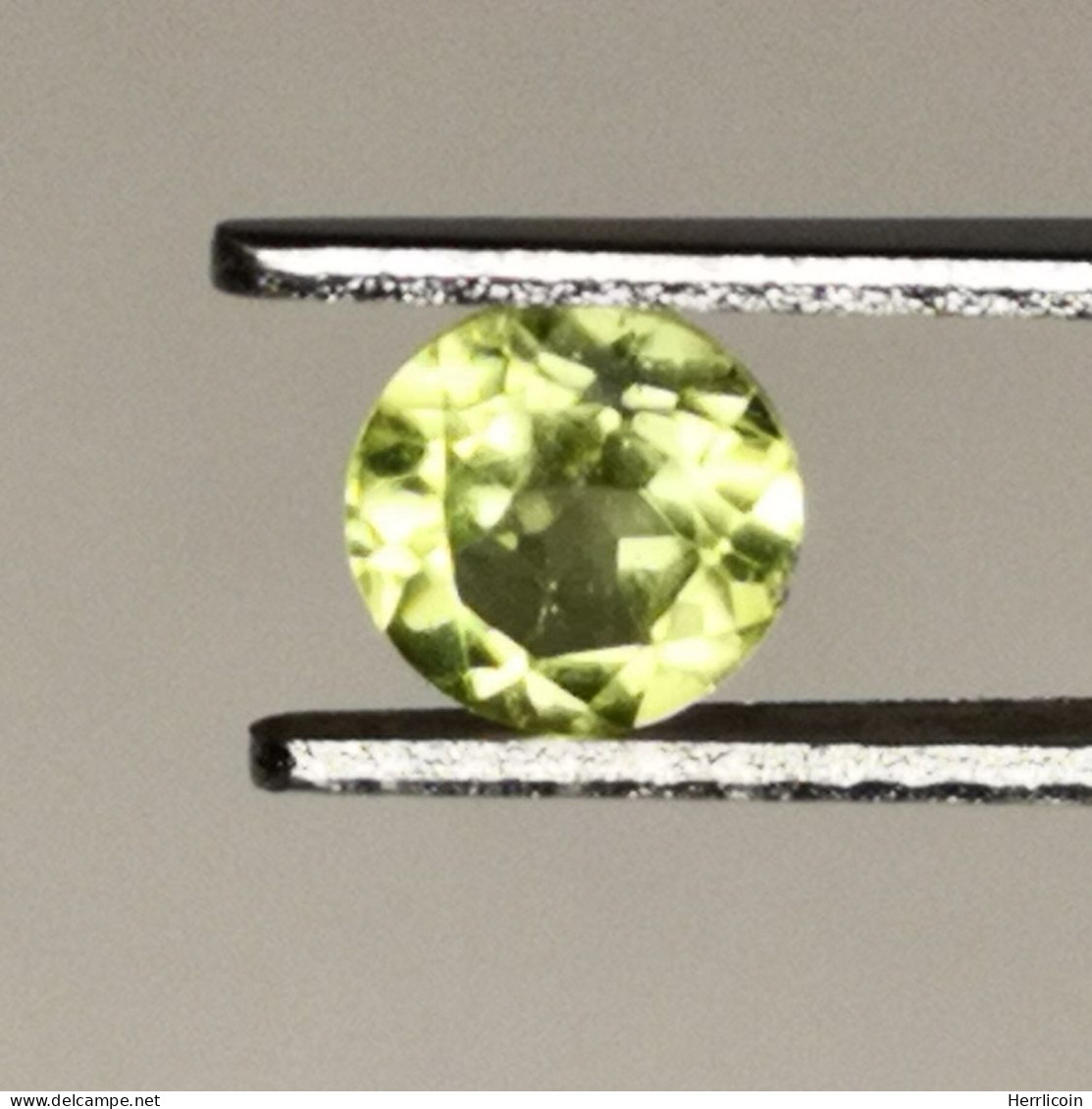 Péridot Naturel D'Afrique - VS -  Rond 0.56 Carat - 5.1 X 3.1 Mm - Autres & Non Classés