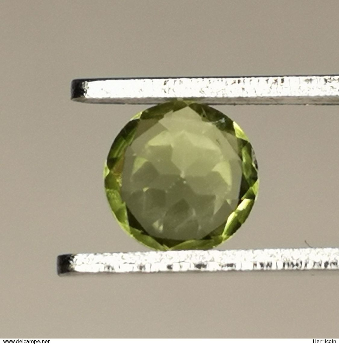 Péridot Naturel D'Afrique - VS -  Rond 0.56 Carat - 5.1 X 3.1 Mm - Autres & Non Classés