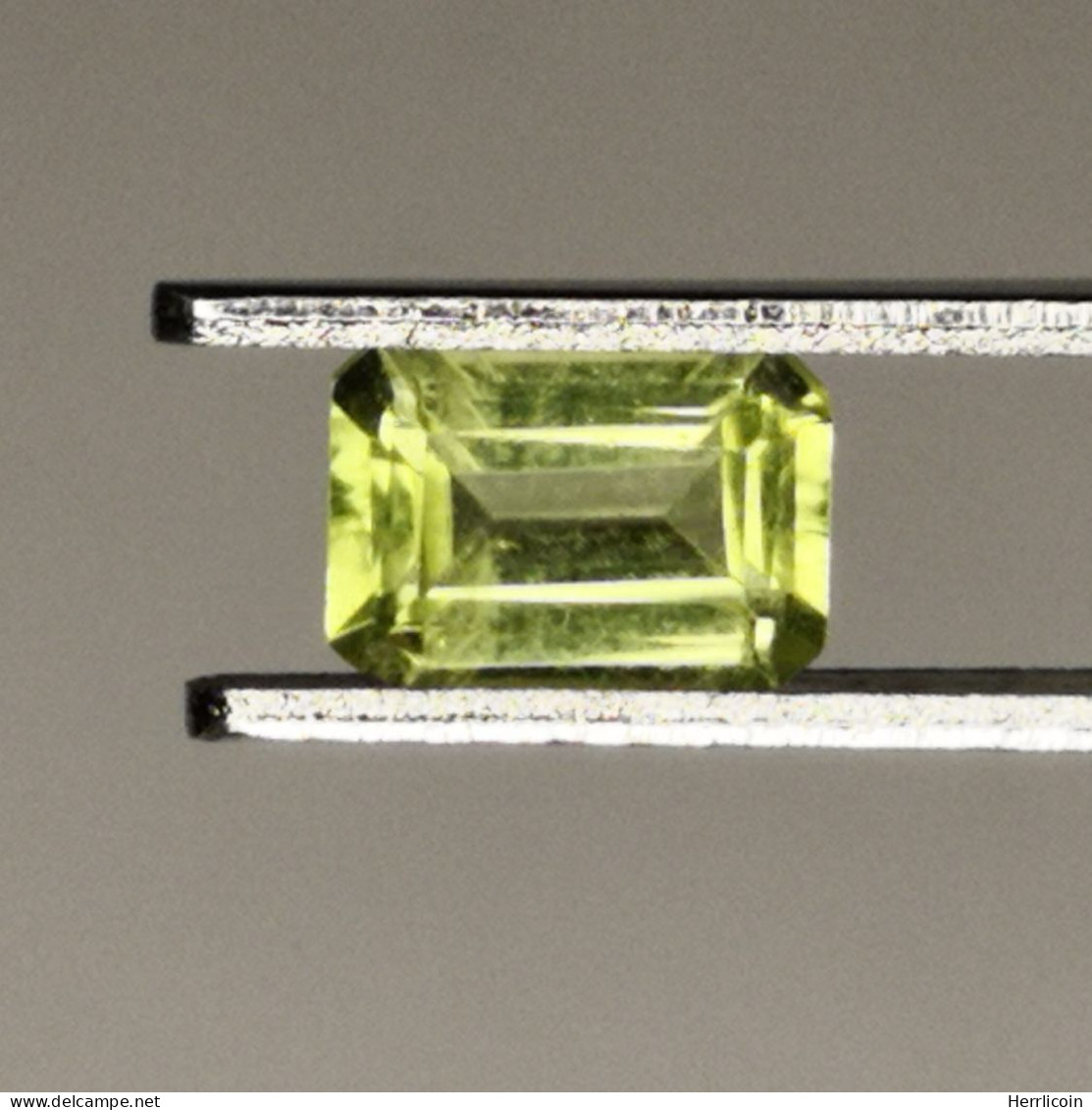 Péridot Naturel D'Afrique - Octogone 0.63 Carat - 6.0 X 4.0 X 2.8 Mm - Autres & Non Classés