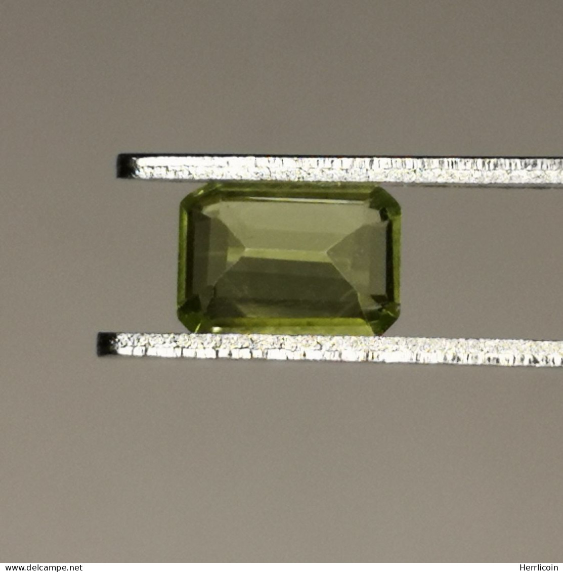 Péridot Naturel D'Afrique - Octogone 0.63 Carat - 6.0 X 4.0 X 2.8 Mm - Autres & Non Classés