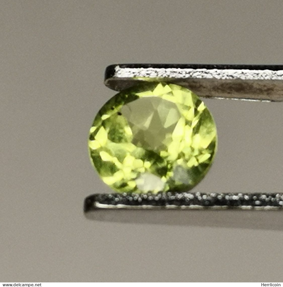 Péridot Naturel D'Afrique - VS -  Rond 0.57 Carat - 5.1 X 3.2 Mm - Other & Unclassified