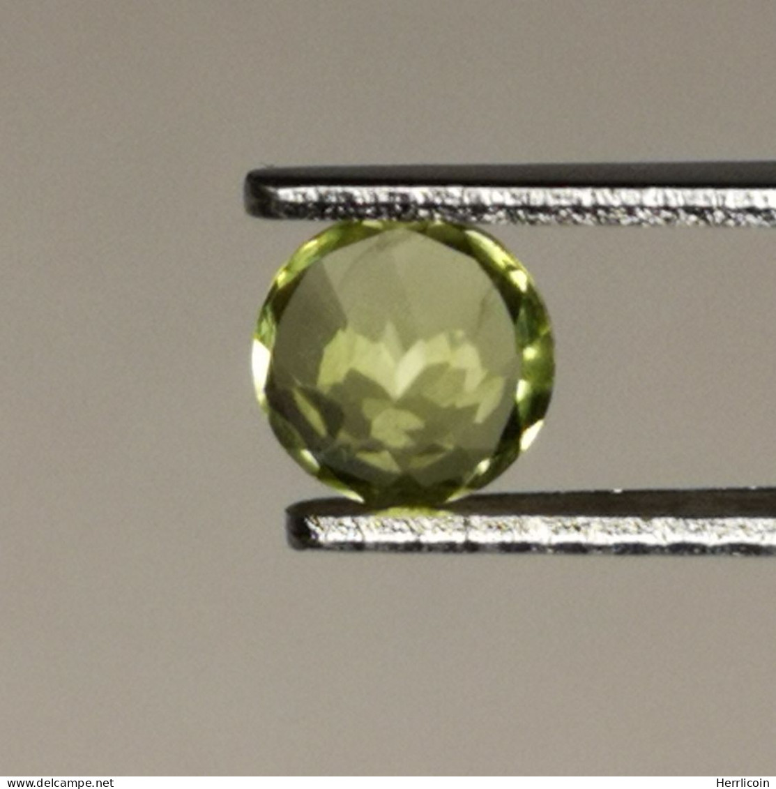 Péridot Naturel D'Afrique - VS -  Rond 0.57 Carat - 5.1 X 3.2 Mm - Autres & Non Classés