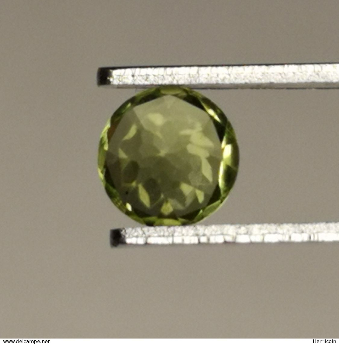 Péridot Naturel D'Afrique - VS -  Rond 0.57 Carat - 5.1 X 3.2 Mm - Autres & Non Classés