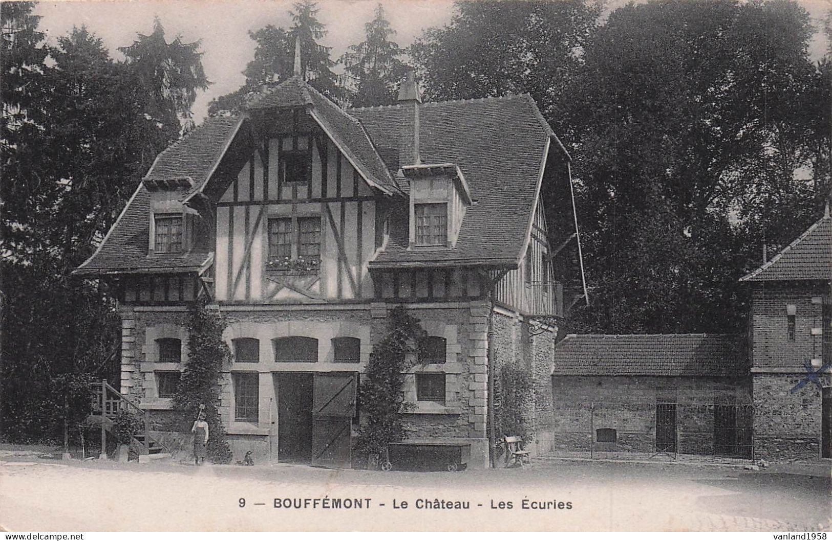 BOUFFEMONT-le Château -les écuries - Bouffémont