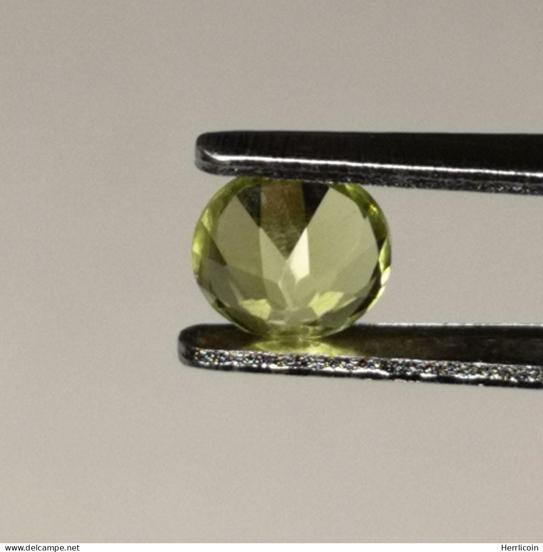 Péridot Naturel D'Afrique - VS -  Rond 0.59 Carat - 5.1 X 3.4 Mm - Otros & Sin Clasificación