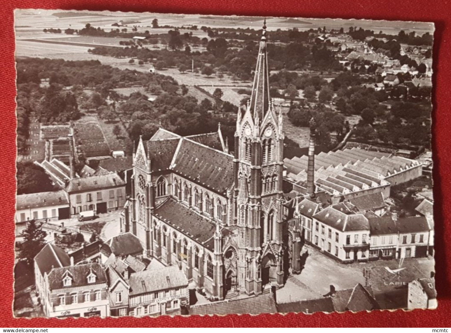 CPSM Grand Format - En Avion Au-dessus De ...  Vignacourt  -(Somme) - L'église - Naours