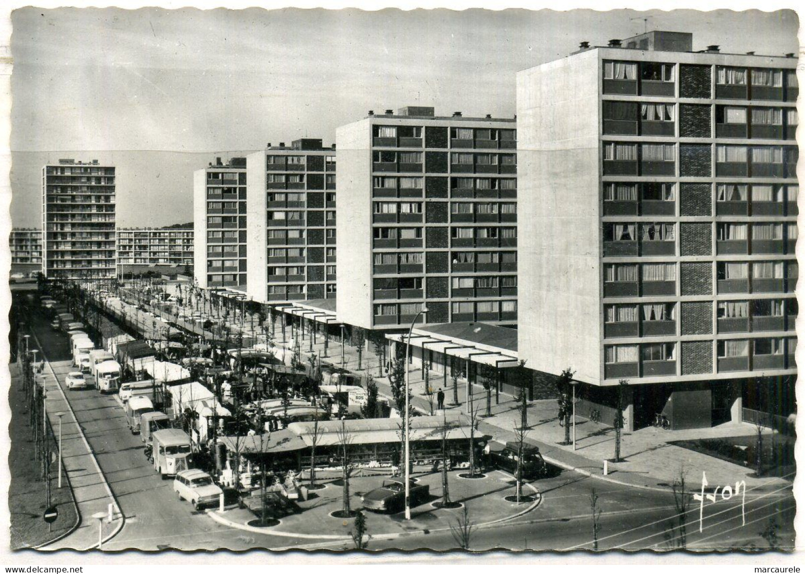 Cpsm  Velizy Jour De Marché  Avenue Du Mail, Animée - Velizy