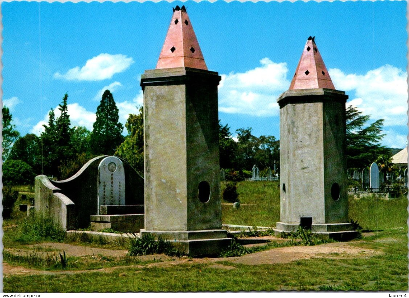 13-2-2024 (4 X 6) Australia - VIC - Beechworth Chinese Ceremonial Towers At Cemetery - Andere & Zonder Classificatie