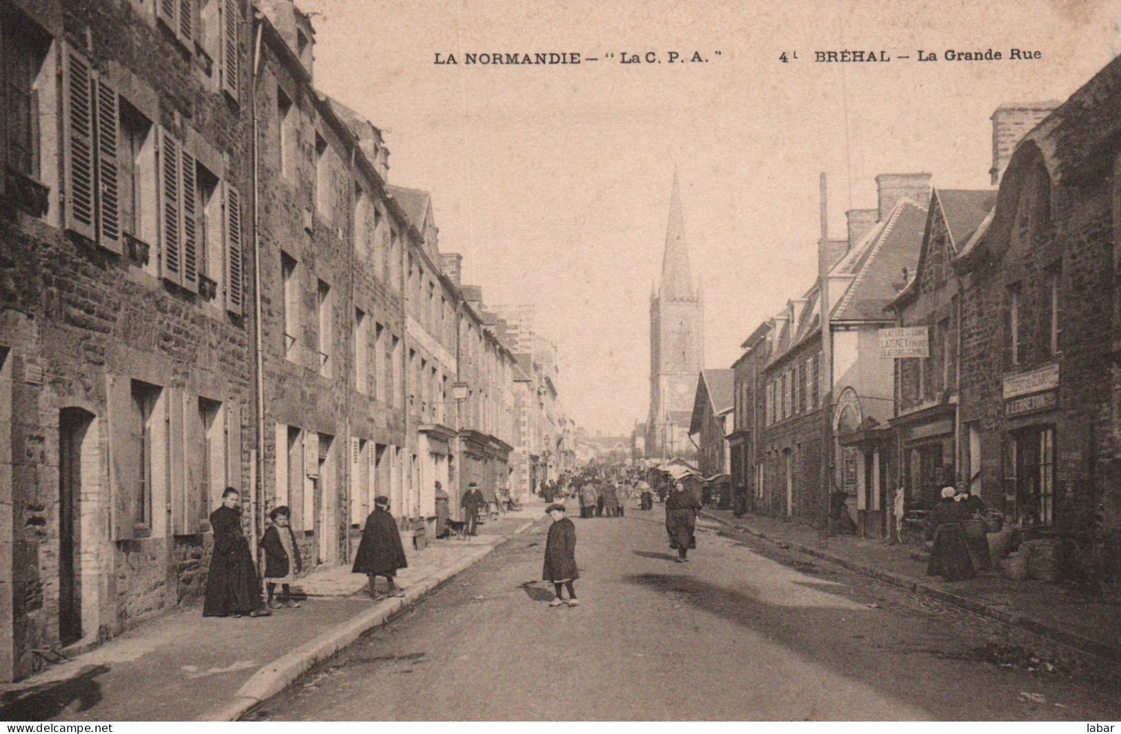 CPA BREHAL LA GRANDE RUE ANIMEE COMMERCE  - Brehal