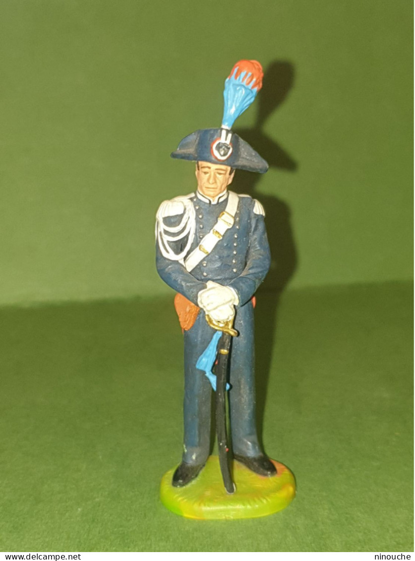 JOUET ANCIEN / FIGURINES / FIGURINE ELASTOLIN GERMANY /  LE CARABINIER / CARABINIERI / POLICIER GENDARME ITALIEN - Army