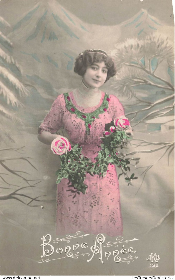 FANTAISIE - Femme - Bonne Année - Femme Portant Une Robe Rose - Carte Postale Ancienne - Frauen