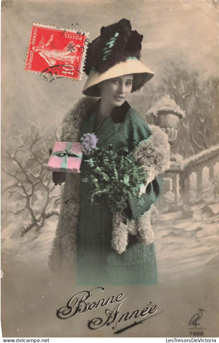 FANTAISIE - Femme - Bonne Année - Manteau Vert Et Boa - Carte Postale Ancienne - Frauen