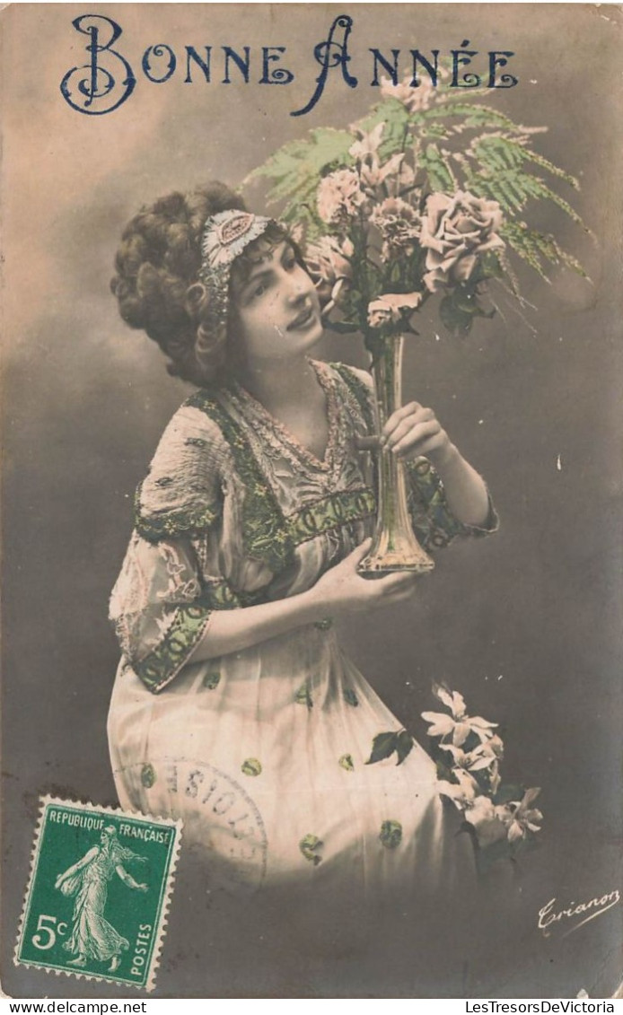 FANTAISIE - Femme - Bonne Année - Vase - Accessoire De Tête - Carte Postale Ancienne - Femmes