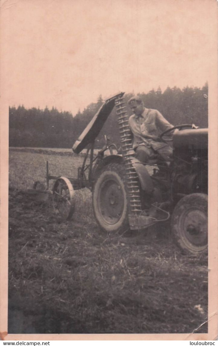 CARTE PHOTO SCENE DE LABOUR ET TRACTEUR ECRITE PAR L'AGRICULTEUR A SON FILS - Trattori