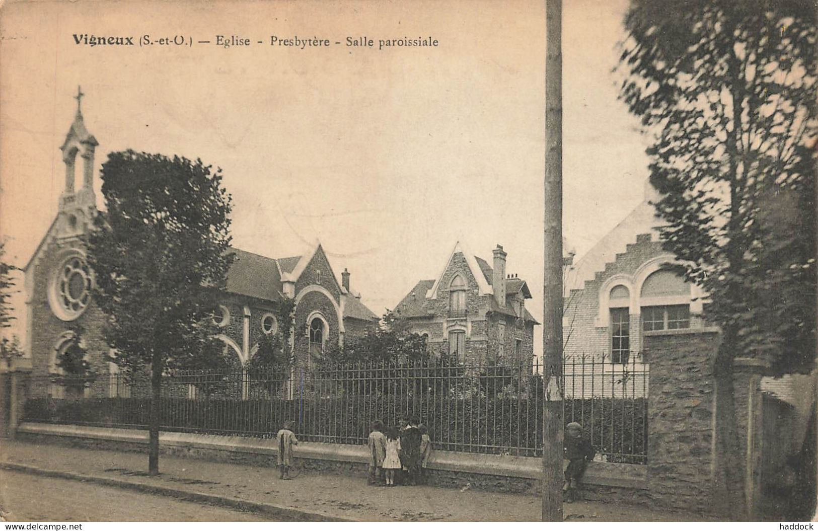 VIGNEUX : EGLISE - PRESBYPTERE - SALLE PAROISSIALE - Vigneux Sur Seine