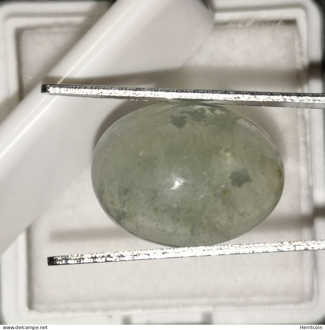 Béryl Vert Naturel De Madagascar - Cabochon 6.09 Carats - 14.3 X 10.8 X 5.2 Mm - Minerals