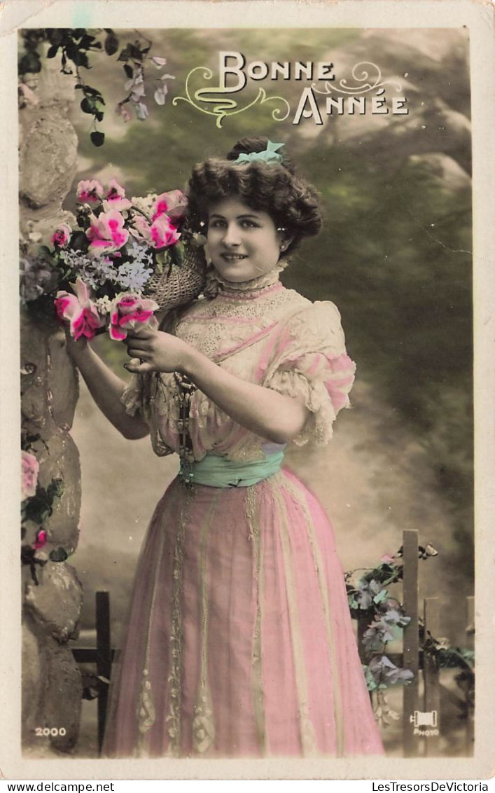 FÊTES ET VOEUX - Bonne Année - Femme Avec Un Bouquet De Fleurs - Carte Postale Ancienne - New Year