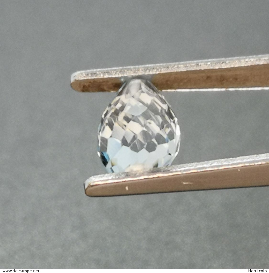 Topaze Irradiée Du Brésil - Briolette 1.49 Carat - 7.2 X 5 X 5 Mm - Topaas