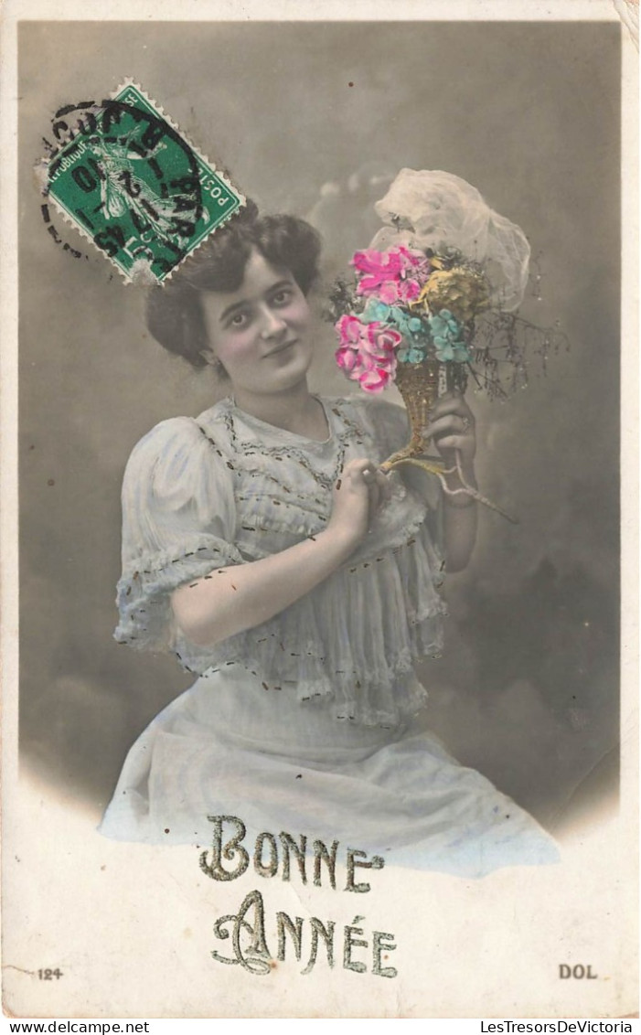 FÊTES ET VOEUX - Bonne Année - Femme Avec Un Bouquet De Fleurs - Carte Postale Ancienne - New Year