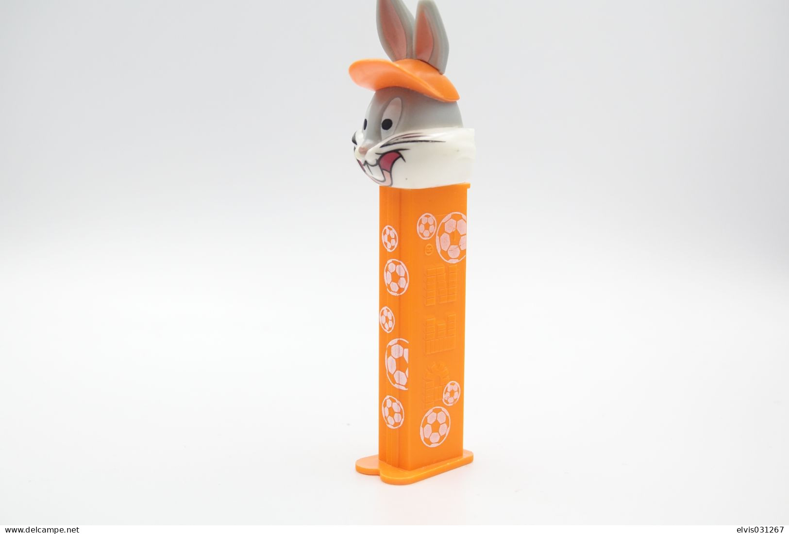 Vintage PEZ DISPENSER : BUGS BUNNY BACK IN ACTION - LOONEY TUNES - 2004 - Us Patent Austria Made L=10cm - Beeldjes