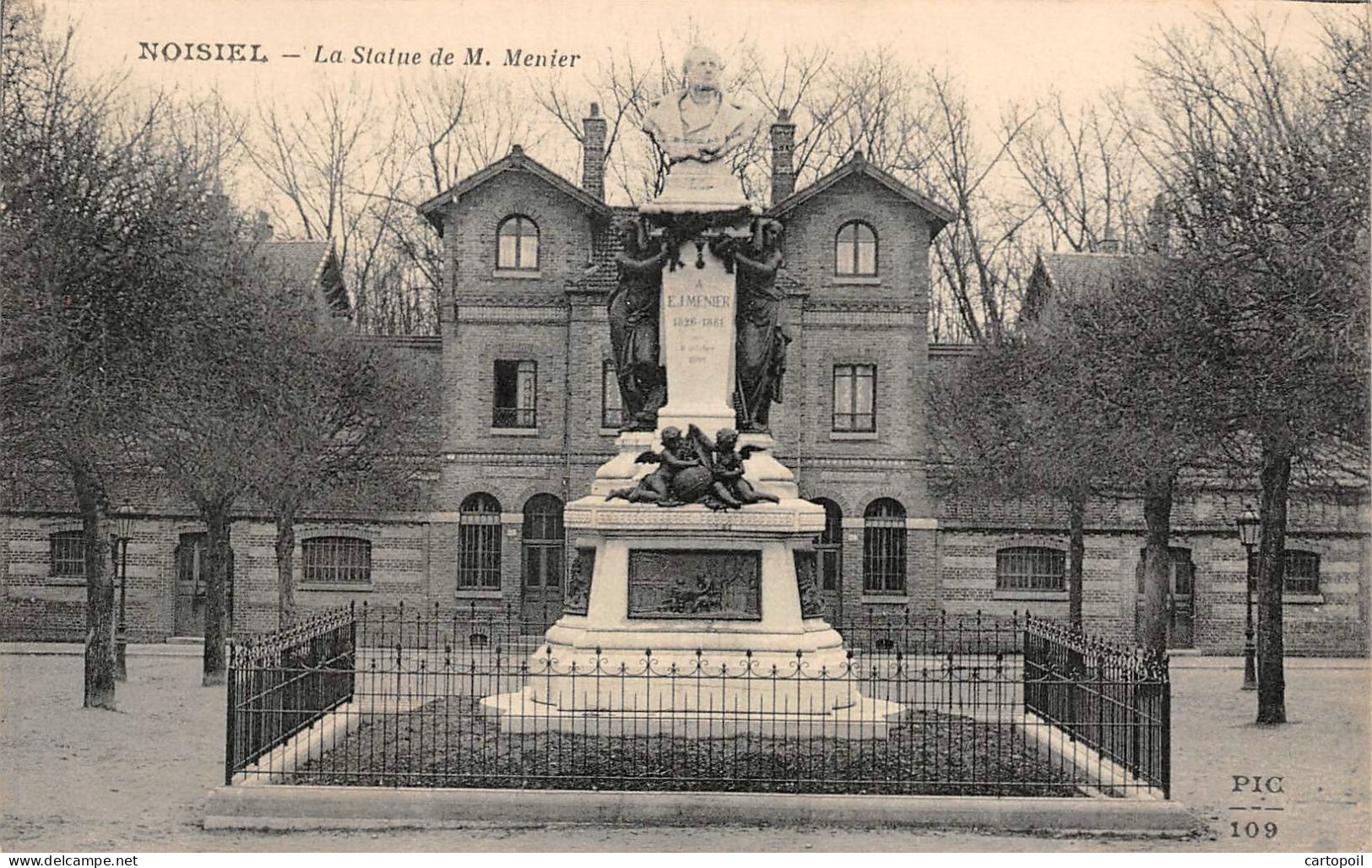 77 - NOISIEL - Statue De M. MENIER - Noisiel