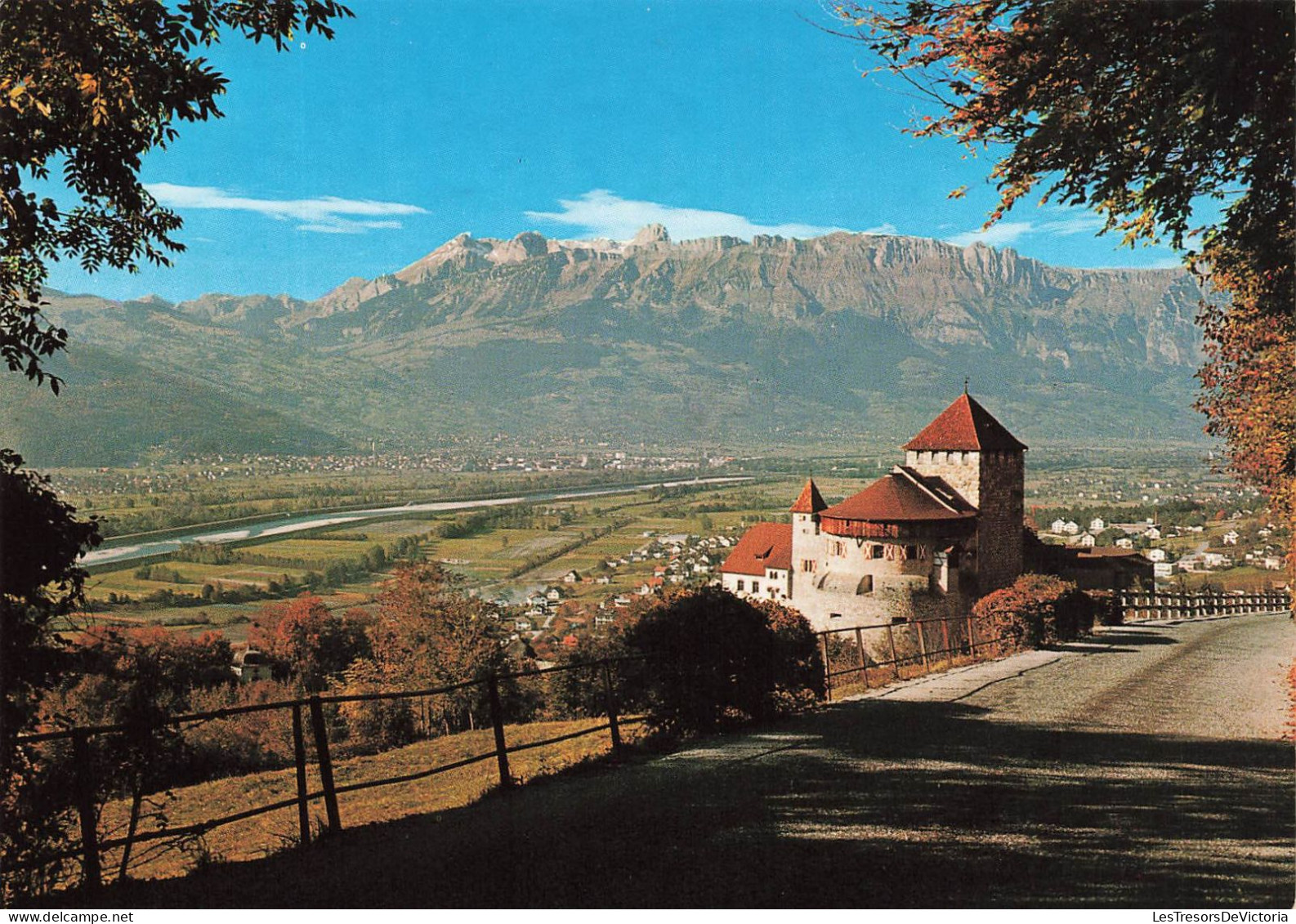 LIECHTENSTEIN - Fûrstentum Liechtenstein - Schloss Vaduz Rheintal Und Sântisgruppe 2504 M - Carte Postale - Liechtenstein