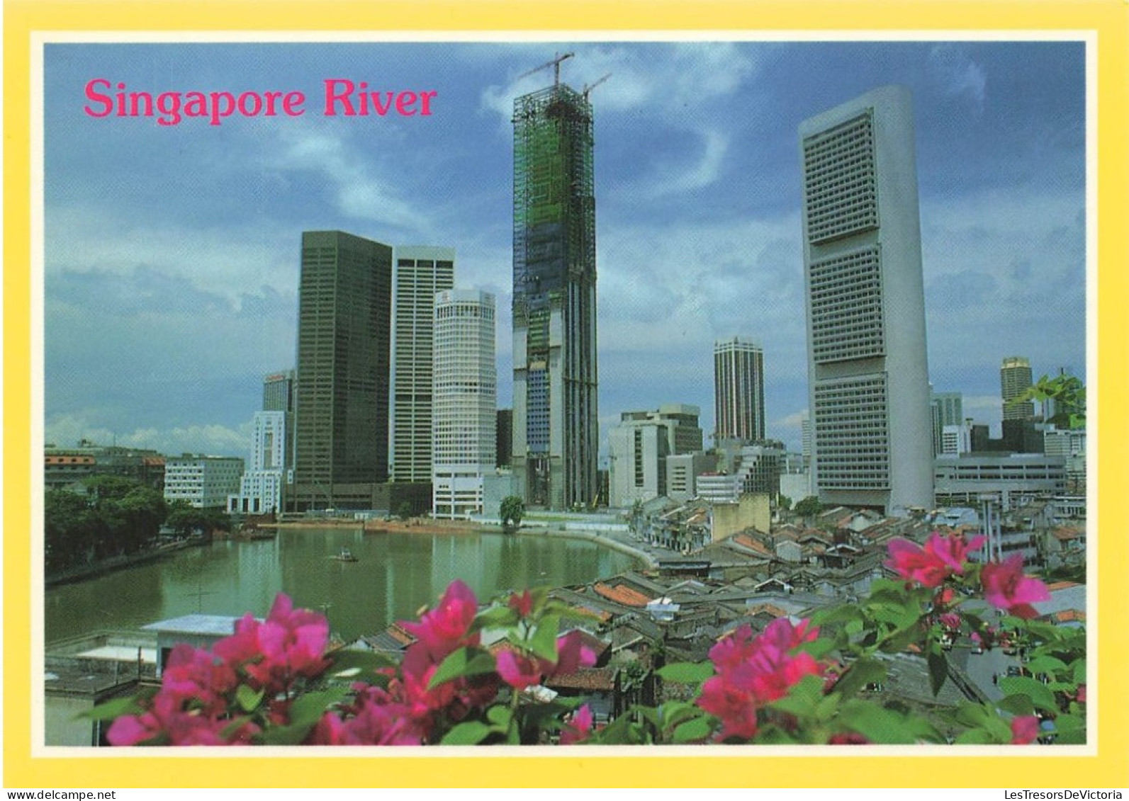 SINGAPOUR - Picturesque View Of Towering Skyscrapers And Old Buildings Alongside The Singapore River - Carte Postale - Singapur