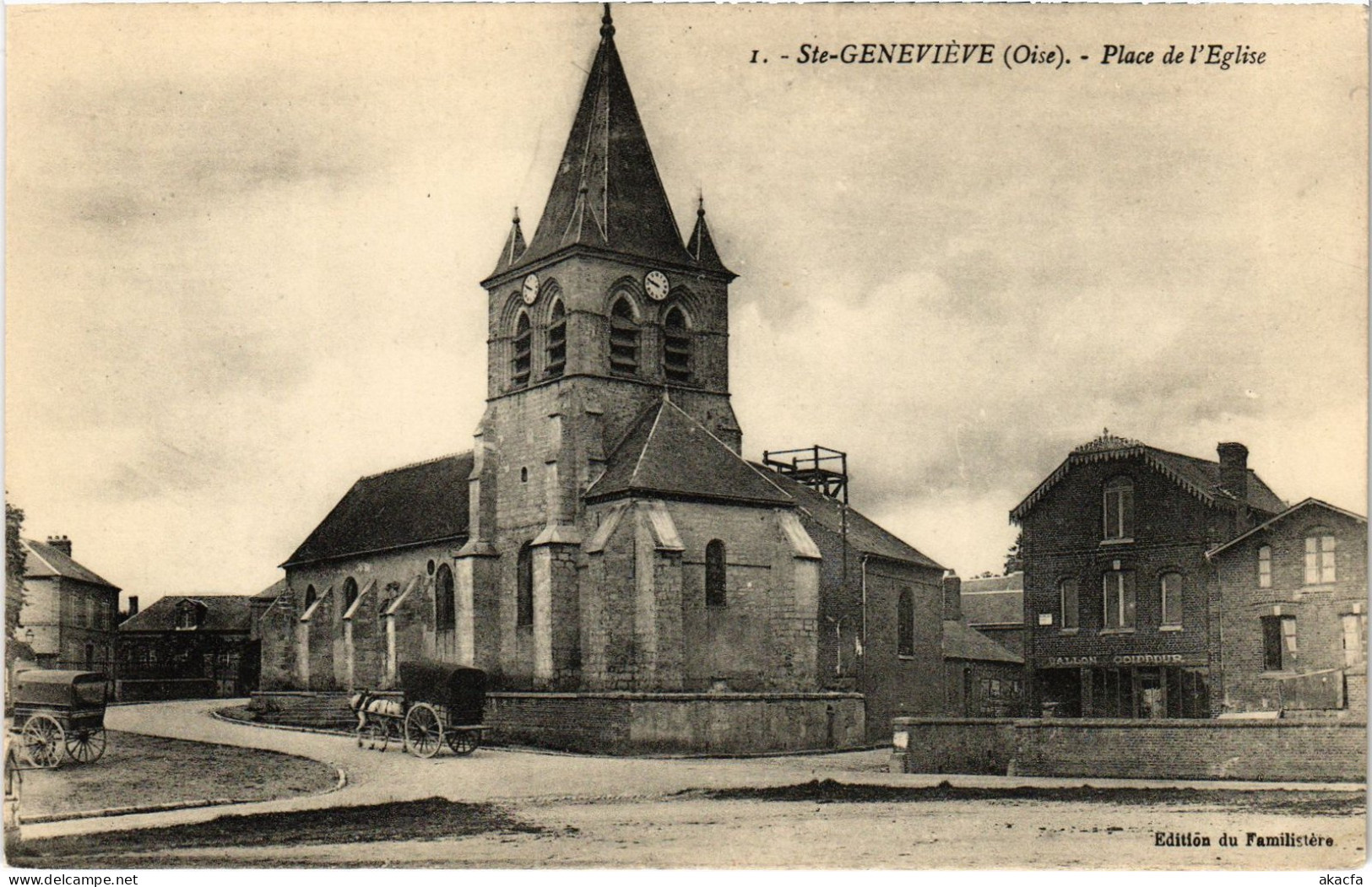 CPA Ste-Genevieve Place De L'Eglise (1186254) - Sainte-Geneviève