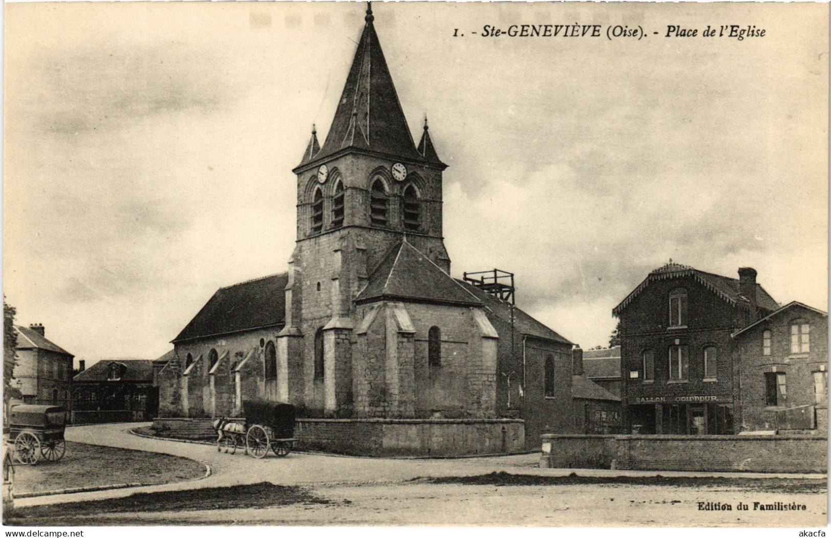 CPA Ste-Genevieve Place De L'Eglise (1186253) - Sainte-Geneviève