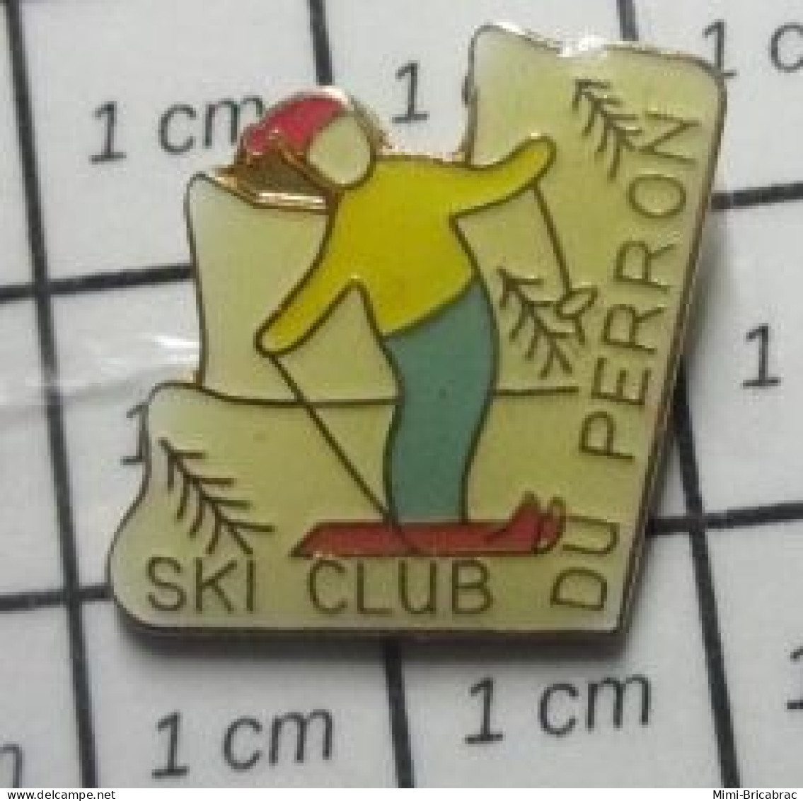 1417 Pin's Pins : BEAU ET RARE / SPORTS / MONTAGNE SAPIN SKIEUR SKI-CLUB DU PERRON - Winter Sports