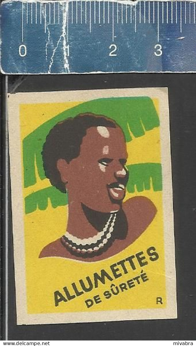 NATIVE AFRICAN WOMAN   - OLD EXPORT MATCHBOX LABEL DDR - Boites D'allumettes - Etiquettes