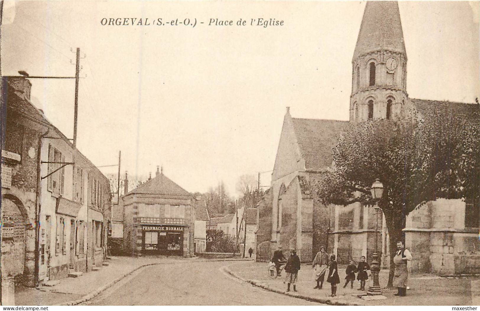 ORGEVAL Place De L'église - Orgeval