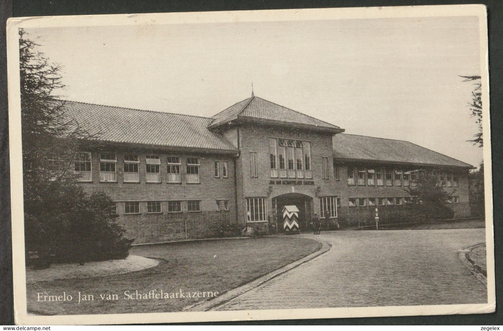 Ermelo - Jan Van Schaffelaarkazerne Met Wacht - Ermelo